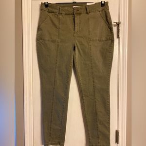 Comfort Fit Mid Rise Skinny Pants